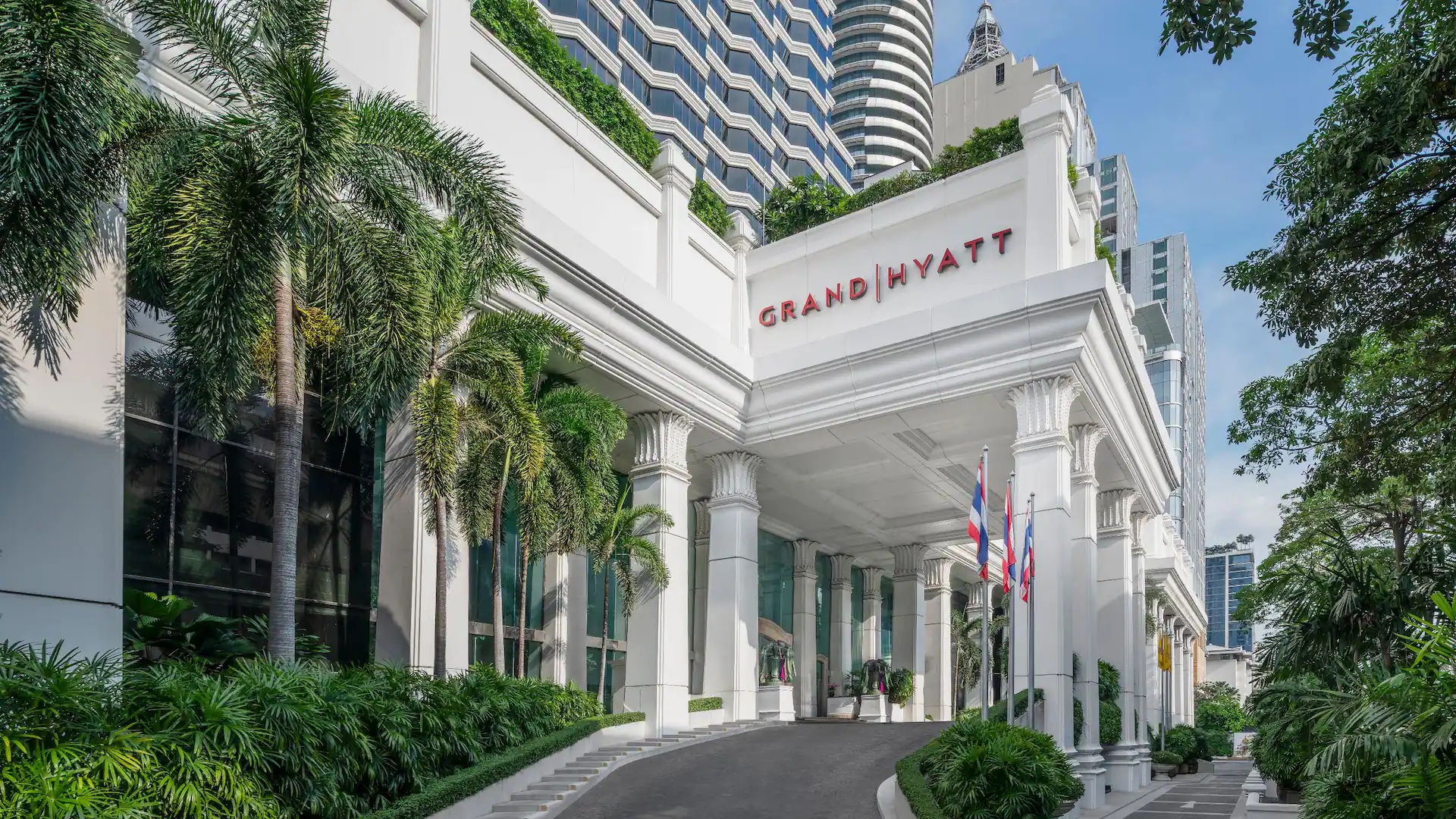 BANGH-P1449-Hotel-Building-Main-Entrance